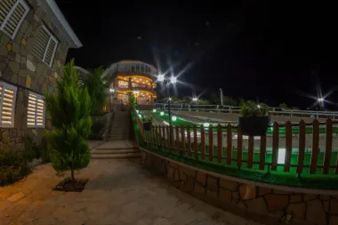 مجتمع اقامتی تفریحی دال دنا سی سخت - نمای بیرونی 