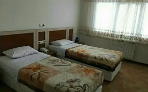 هتل جهانگردی بم - اتاق 2 تخته (2 تخت 1 نفره)
