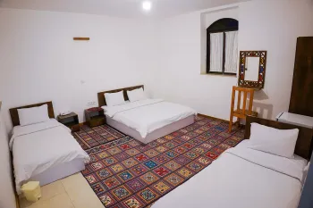 هتل پایاب شهداد - اتاق 4 تخته (1 تخت 2 نفره 2 تخت 1 نفره)