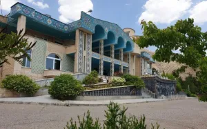 هتل سنگسر مهدی شهر - نمای بیرونی 