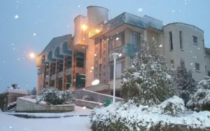 هتل سنگسر مهدی شهر - نمای بیرونی 