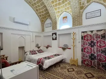 مجتمع گردشگری عمارت حاکم ساوه - اتاق 2 تخته (1 تخت 2 نفره)