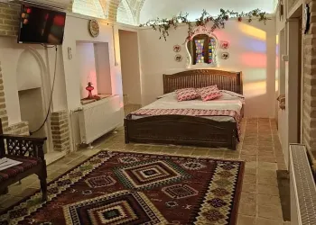 مجتمع گردشگری عمارت حاکم ساوه - اتاق 2 تخته (1 تخت 2 نفره)