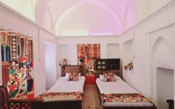 مجتمع گردشگری عمارت حاکم ساوه - اتاق 2 تخته (2 تخت 1 نفره)