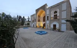 مجتمع گردشگری عمارت حاکم ساوه - نمای بیرونی 