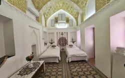 مجتمع گردشگری عمارت حاکم ساوه - اتاق 2 تخته (2 تخت 1 نفره)