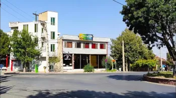 هتل پردیسان تفرش - نمای بیرونی 