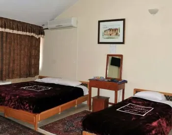 هتل کوهرنگ کوهرنگ - اتاق 3 تخته (1 تخت 2 نفره 1 تخت 1 نفره)