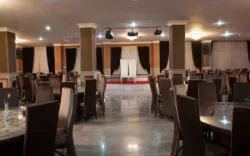 هتل بزرگ بام بروجن - رستوران