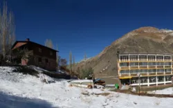 هتل جهانگردی دیزین - نمای بیرونی 