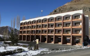 هتل جهانگردی دیزین - نمای بیرونی 