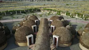 هتل کپری قلعه گنج - نمای بیرونی 