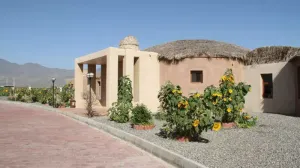 هتل کپری قلعه گنج - نمای بیرونی 