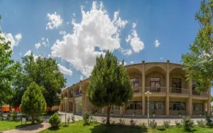 هتل جهانگردی بسطام - نمای بیرونی 