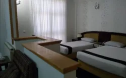 هتل جهانگردی بسطام - اتاق 3 تخته (1 تخت 2 نفره 1 تخت 1 نفره)