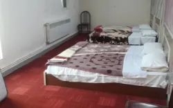 هتل لاله بناب - اتاق 4 تخته (1 تخت 2 نفره 2 تخت 1 نفره)