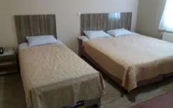 هتل آتا سلماس - اتاق 3 تخته (1 تخت 2 نفره 1 تخت 1 نفره)