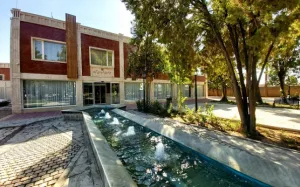 مهمانسرا شهرداری آباده - نمای بیرونی