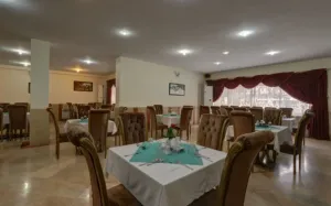 هتل جهانگردی لار - رستوران