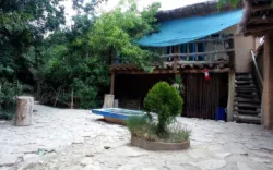 اقامتگاه بومگردی شاه رستم باغ صفا - نمای بیرونی 
