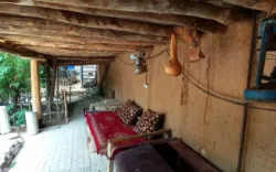 اقامتگاه بومگردی شاه رستم باغ صفا - نمای بیرونی 