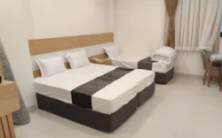 هتل نگین هشتم مشهد - اتاق 3 تخته (1 تخت 2 نفره 1 تخت 1 نفره)