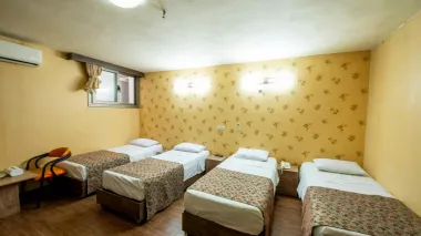 هتل جمشید اصفهان - اتاق 4 تخته (4 تخت 1 نفره)