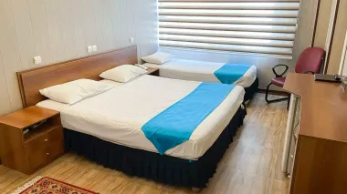 هتل پارک اصفهان - اتاق 3 تخته (1 تخت 2 نفره 1 تخت 1 نفره)