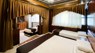 هتل پارک اصفهان - اتاق 4 تخته (1 تخت 2 نفره 2 تخت 1 نفره)