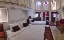 اقامتگاه سنتی یاس اصفهان - اتاق 3 تخته (1 تخت 2 نفره 1 تخت 1 نفره)