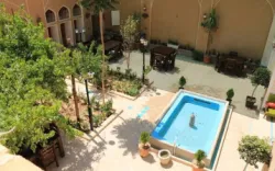 اقامتگاه سنتی یاس اصفهان - نمای محوطه