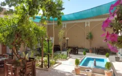 اقامتگاه سنتی یاس اصفهان - نمای محوطه