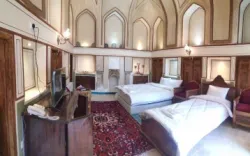 اقامتگاه سنتی یاس اصفهان - اتاق 3 تخته (1 تخت 2 نفره 1 تخت 1 نفره)