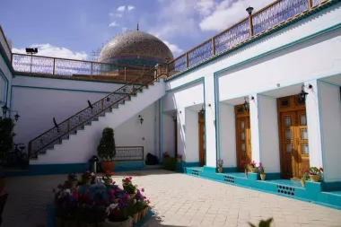 اقامتگاه سنتی شیخ لطف الله اصفهان - نمای محوطه