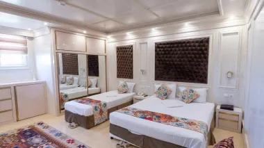 هتل ونوس اصفهان - اتاق 3 تخته (1 تخت 2 نفره و 1 تخت 1 نفره)