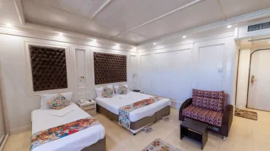 هتل ونوس اصفهان - اتاق 3 تخته (1 تخت 2 نفره و 1 تخت 1 نفره)