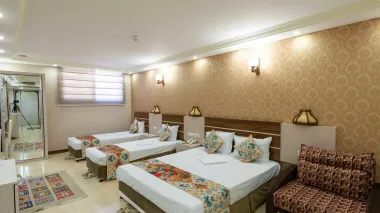 هتل ونوس اصفهان - اتاق 4 تخته (2 تخت 1 نفره و 2 تخت 1 نفره)