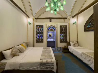 هتل عمارت شهسواران اصفهان - اتاق 3 تخته (1 تخت 2 نفره 1 تخت 1 نفره)