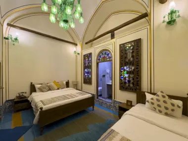 هتل عمارت شهسواران اصفهان - اتاق 3 تخته (1 تخت 2 نفره 1 تخت 1 نفره)