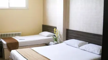 هتل صبا اصفهان - اتاق 3 تخته (1 تخت 2 نفره و 1 تخت 1 نفره)