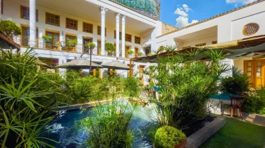 هتل کریاس اصفهان - نمای محوطه