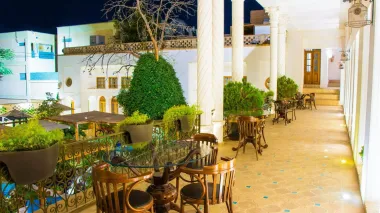 هتل کریاس اصفهان - نمای محوطه