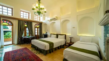 هتل کریاس اصفهان - اتاق 3 تخته (1 تخت 2 نفره 1 تخت 1 نفره)