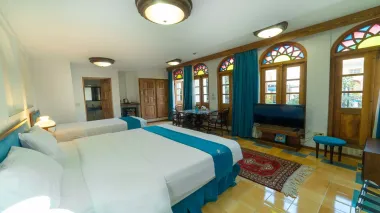 هتل کریاس اصفهان - اتاق 3 تخته (1 تخت 2 نفره و 1 تخت 1 نفره)