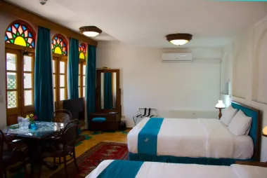 هتل کریاس اصفهان - اتاق 3 تخته (1 تخت 2 نفره 1 تخت 1 نفره)