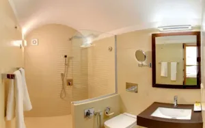 هتل کریاس اصفهان - سرویس بهداشتی و حمام