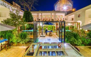 هتل کریاس اصفهان - نمای محوطه