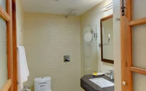 هتل کریاس اصفهان - سرویس بهداشتی و حمام