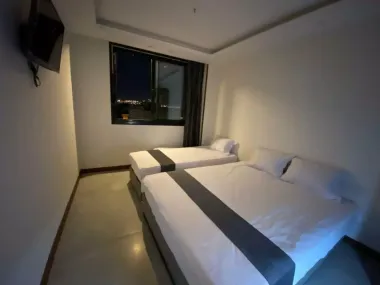 هتل آوات اصفهان - اتاق 3 تخته (1 تخت 2 نفره و 1 تخت 1 نفره)