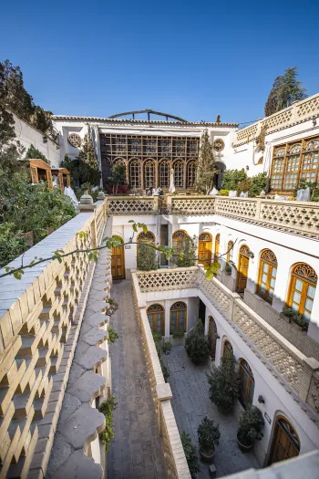 هتل قصر منشی اصفهان - نمای محوطه